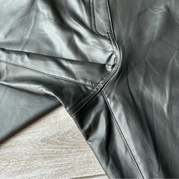 NWT Reitmans Straight Leg High Rise Faux Leather Pants in Black - Picture 7 of 14